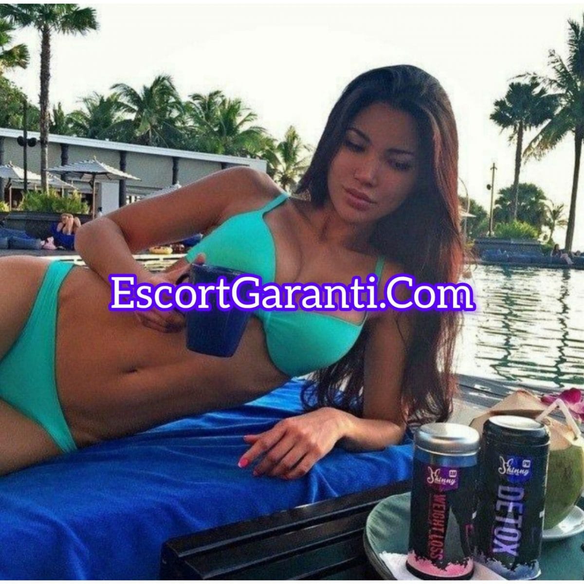alanya-escort-nevin-plaj-keyfi-yapıyor